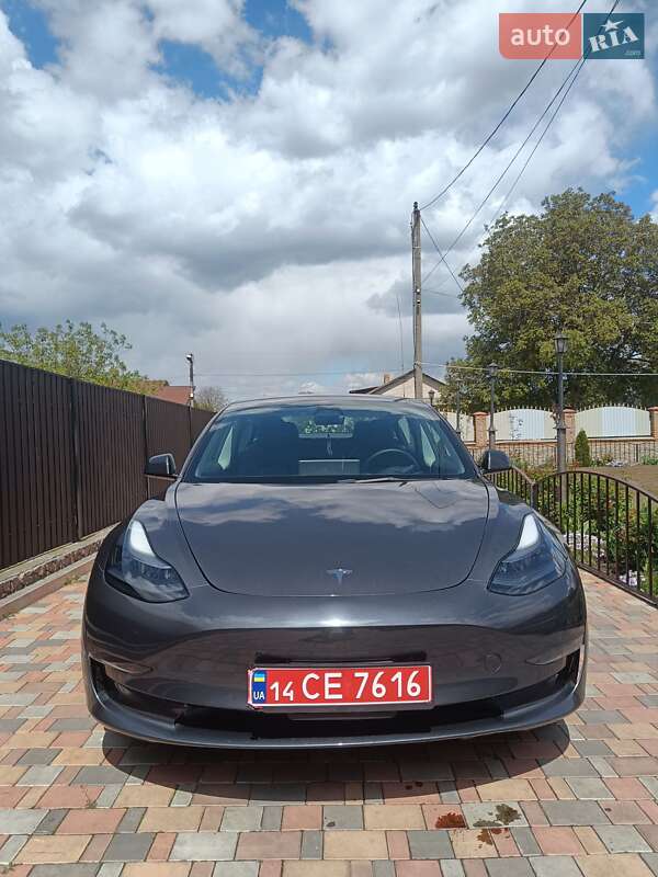 Седан Tesla Model 3 2022 в 