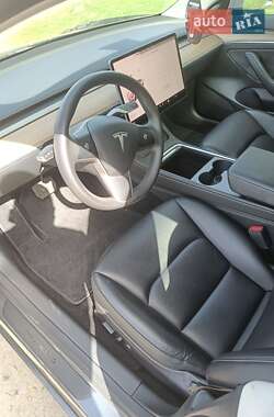 Седан Tesla Model 3 2022 в 