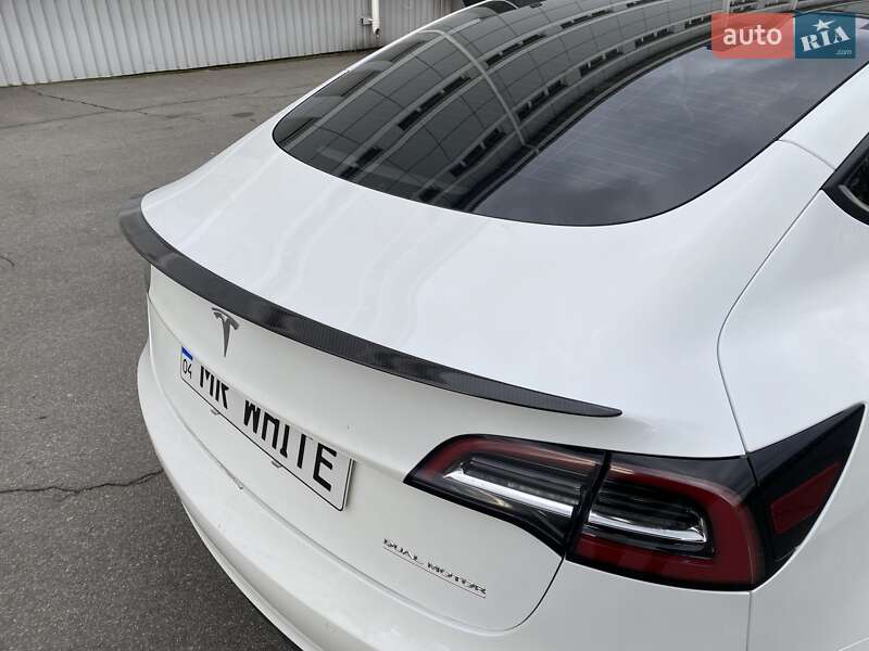 Седан Tesla Model 3 2022 в Ужгороді