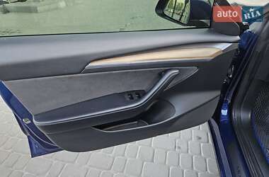 Седан Tesla Model 3 2022 в 