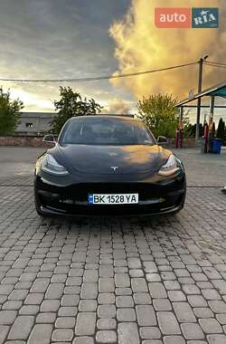 Седан Tesla Model 3 2018 в 