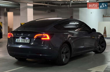 Седан Tesla Model 3 2022 в 