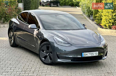 Седан Tesla Model 3 2021 в 