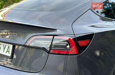 Седан Tesla Model 3 2021 в 