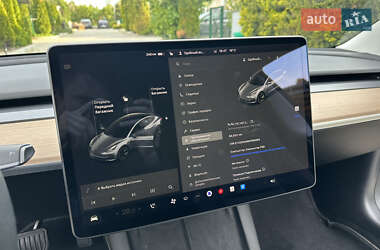 Седан Tesla Model 3 2021 в 