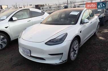 Седан Tesla Model 3 2022 в 
