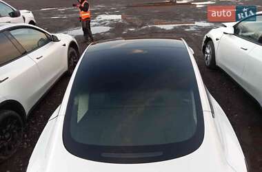 Седан Tesla Model 3 2022 в 