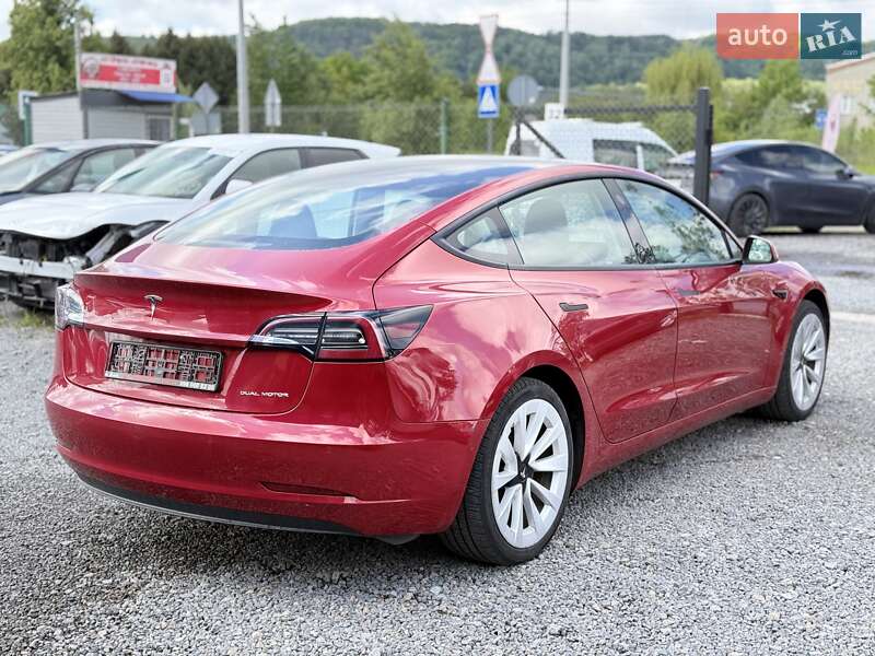 Седан Tesla Model 3 2022 в Львове