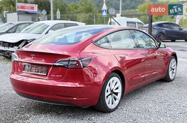 Седан Tesla Model 3 2022 в 
