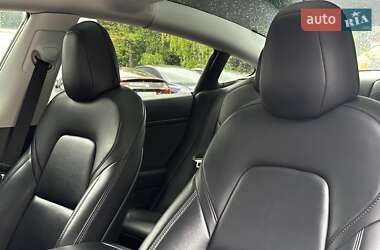 Седан Tesla Model 3 2022 в 