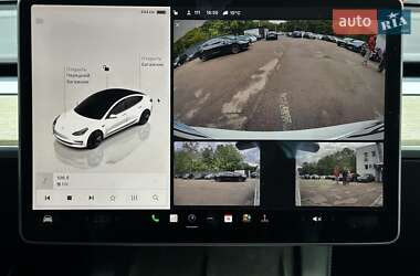 Седан Tesla Model 3 2022 в 