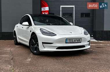 Седан Tesla Model 3 2022 в 