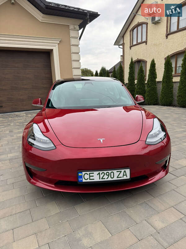 Седан Tesla Model 3 2019 в Черновцах