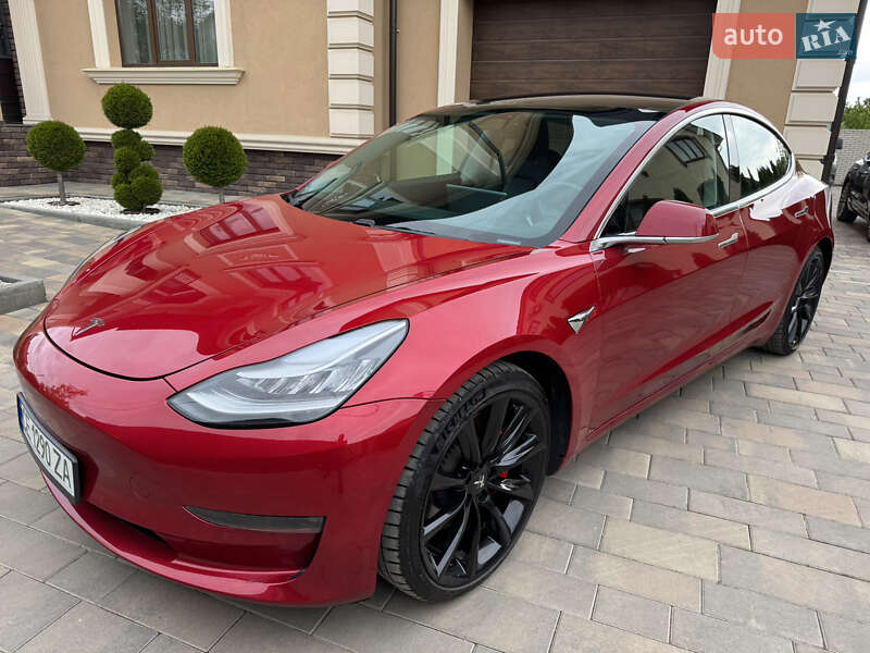 Седан Tesla Model 3 2019 в Черновцах