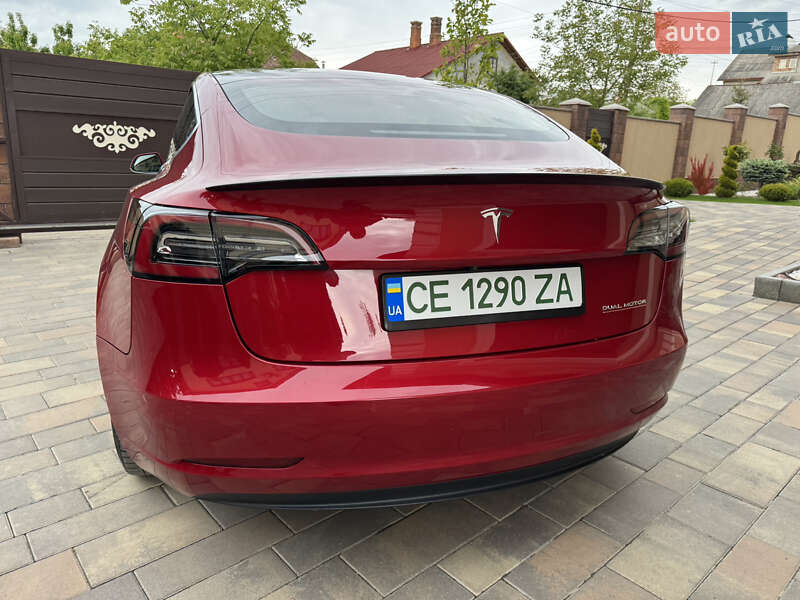 Седан Tesla Model 3 2019 в Черновцах