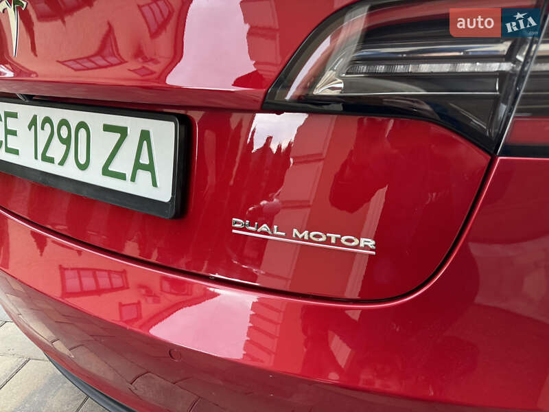 Седан Tesla Model 3 2019 в Черновцах