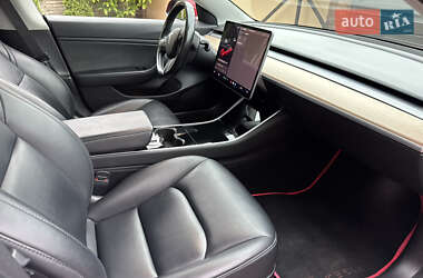 Седан Tesla Model 3 2019 в 