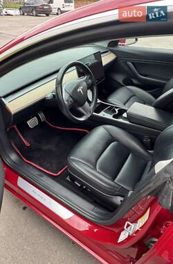Седан Tesla Model 3 2019 в 