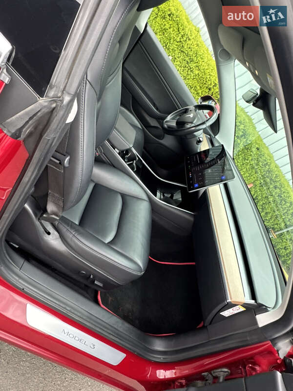 Седан Tesla Model 3 2019 в Черновцах