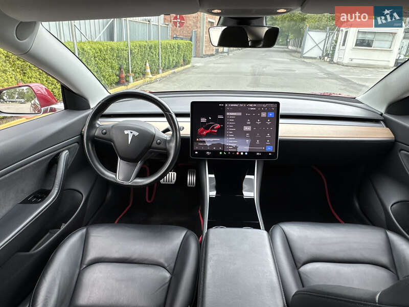 Седан Tesla Model 3 2019 в Черновцах