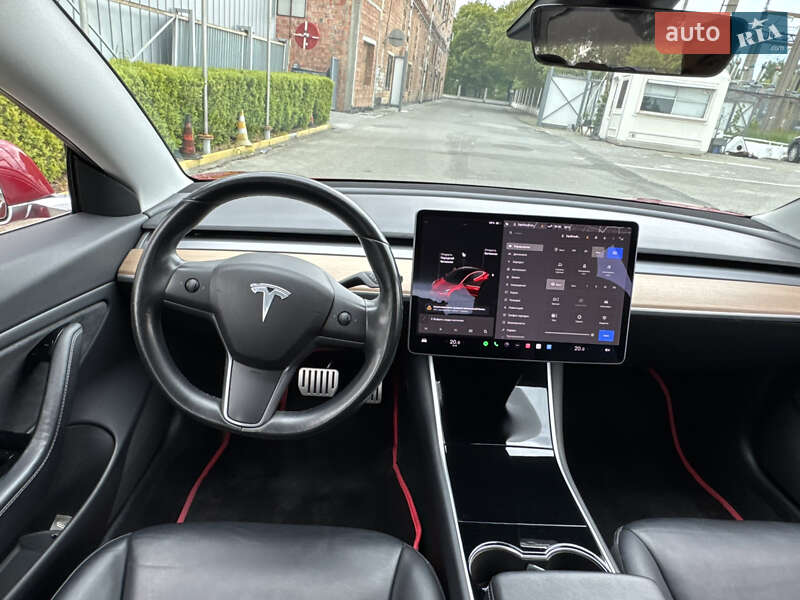 Седан Tesla Model 3 2019 в Черновцах