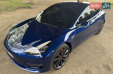 Седан Tesla Model 3 2020 в Ужгороде