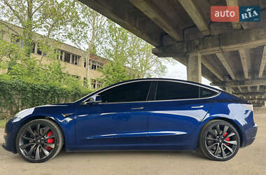 Седан Tesla Model 3 2020 в 