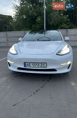Седан Tesla Model 3 2020 в 