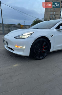 Седан Tesla Model 3 2020 в 