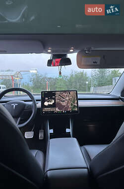 Седан Tesla Model 3 2020 в 