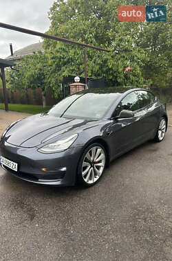 Седан Tesla Model 3 2018 в Черновцах