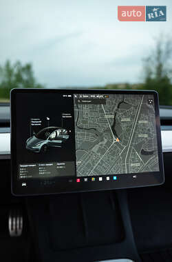Седан Tesla Model 3 2021 в 