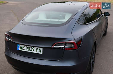 Седан Tesla Model 3 2021 в 