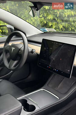 Седан Tesla Model 3 2021 в 