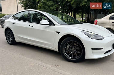 Седан Tesla Model 3 2021 в 