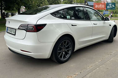 Седан Tesla Model 3 2021 в 