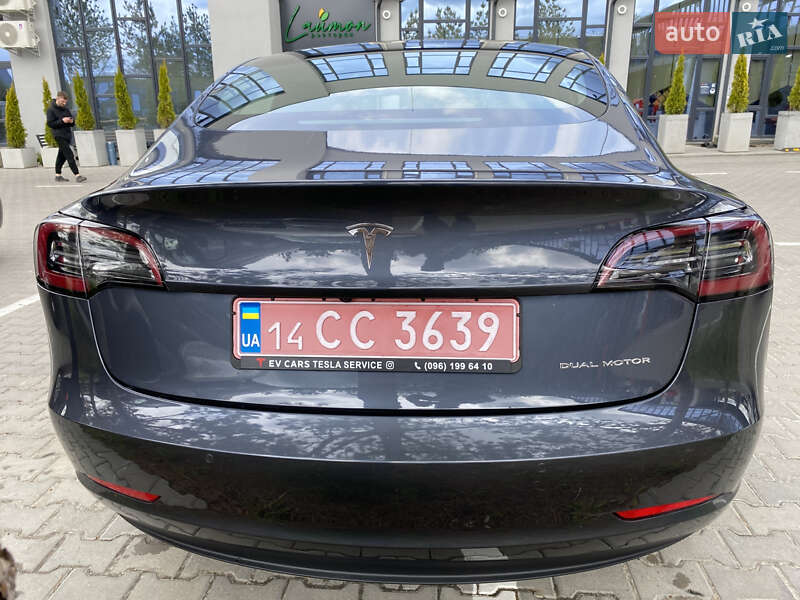 Седан Tesla Model 3 2022 в Ровно