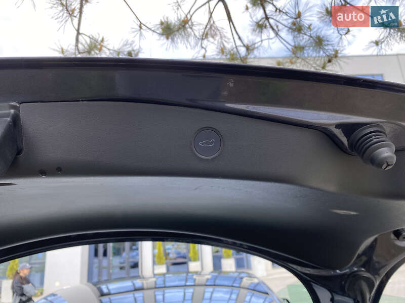 Седан Tesla Model 3 2022 в Ровно