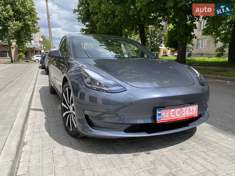 Седан Tesla Model 3 2022 в Ровно