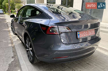 Седан Tesla Model 3 2022 в 