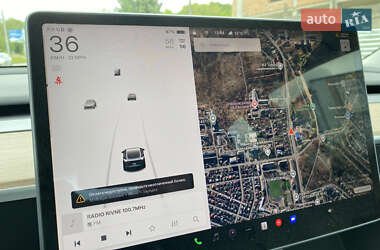 Седан Tesla Model 3 2022 в 