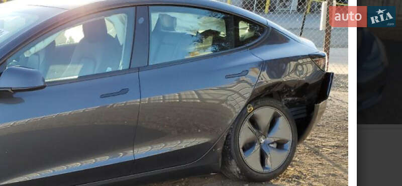 Седан Tesla Model 3 2022 в Ровно