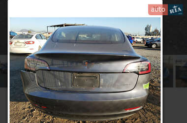 Седан Tesla Model 3 2022 в 