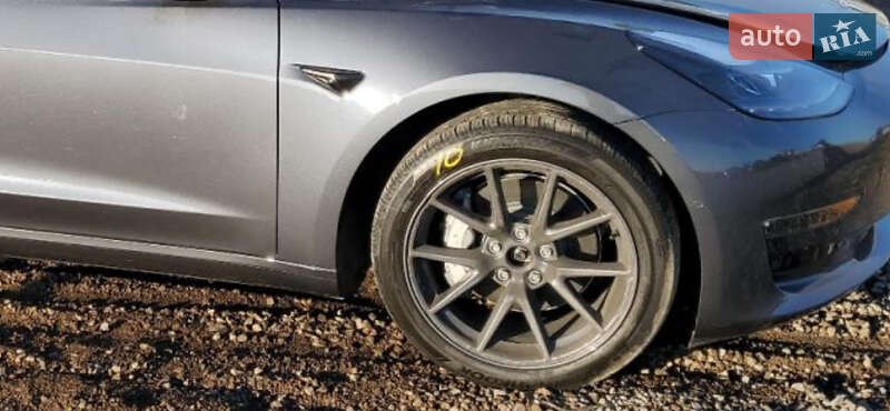 Седан Tesla Model 3 2022 в Ровно