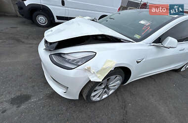 Седан Tesla Model 3 2020 в 