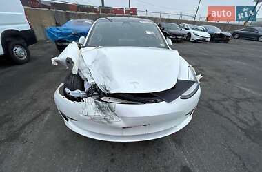 Седан Tesla Model 3 2020 в 