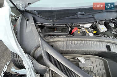 Седан Tesla Model 3 2020 в 