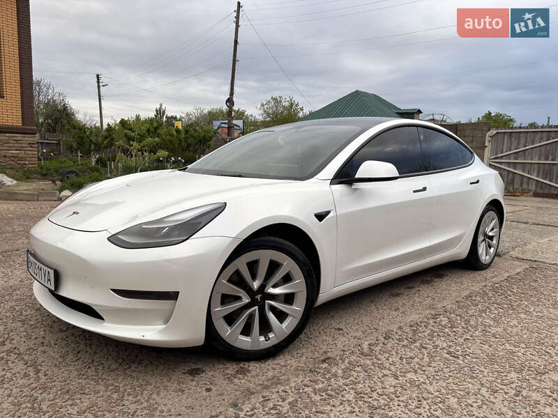 Седан Tesla Model 3 2022 в 