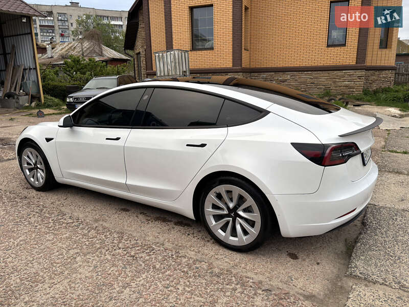 Седан Tesla Model 3 2022 в Києві