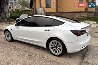 Седан Tesla Model 3 2022 в 